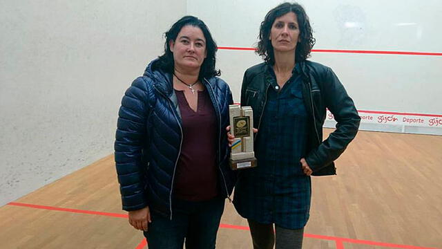 Deportistas ganan campeonato de squash y reciben un juguete sexual como premio Deportistas ganan campeonato de squash y reciben un juguete sexual como premio