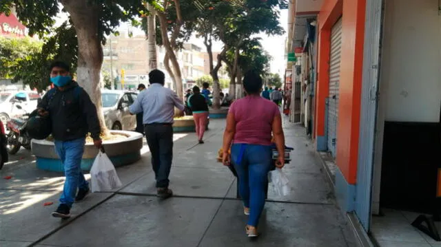 Comerciantes ambulantes en la ciudad de Chiclayo.