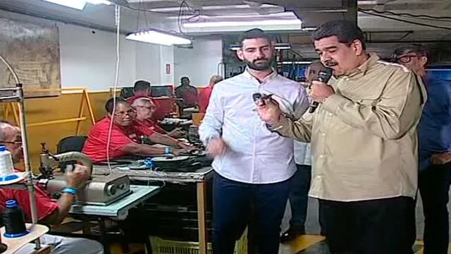 Mandatario de Venezuela visita fábrica nacional de calzado. Foto: captura VTV