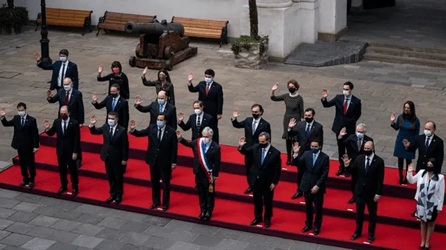 Sebastián Piñera y sus ministros ante de su discurso de Cuenta Pública.