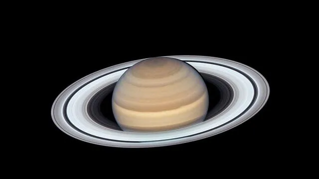 En esta foto, se puede ver la dimensión de los anillos de Saturno. Foto: NASA