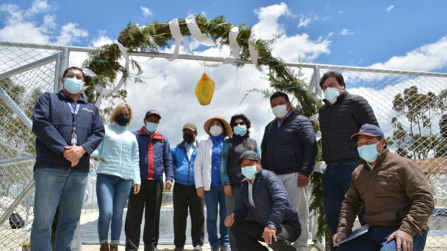 Autoridades y productores en inauguración de reservorio en Cajamarca