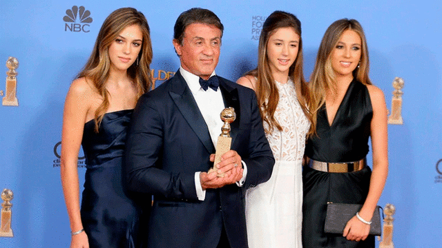 Sylvester Stallone posa junto a sus hijas. Foto: Difusión