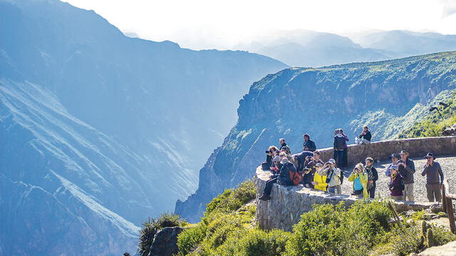 peligro. Turistas que llegan al valle de Colca están en riesgo si no llegan acompañados de guías profesionales que los orienten de los riesgos de la zona.