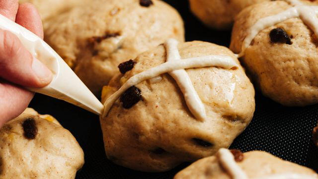 Los ingleses celebran la Semana Santa comiendo Hot cross buns. FOTO: Instagram