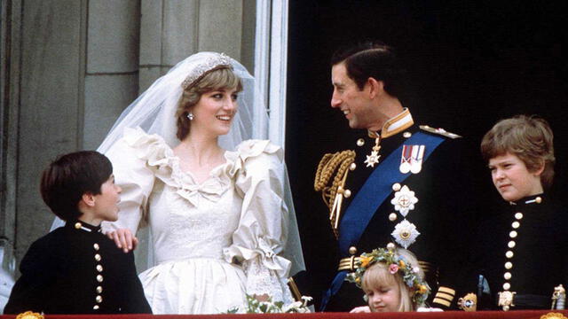 Princesa Diana y Carlos el día de su boda. Foto: difusión