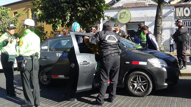 Taxista resultó herido en triple choque en Arequipa [FOTOS]
