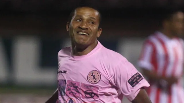 Emotivo homenaje a 'Kukín' Flores en partido de Sport Boys en el Estadio Miguel Grau [VIDEO]