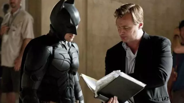 Christopher Nolan dirige a Christian Bale en "The dark knight"