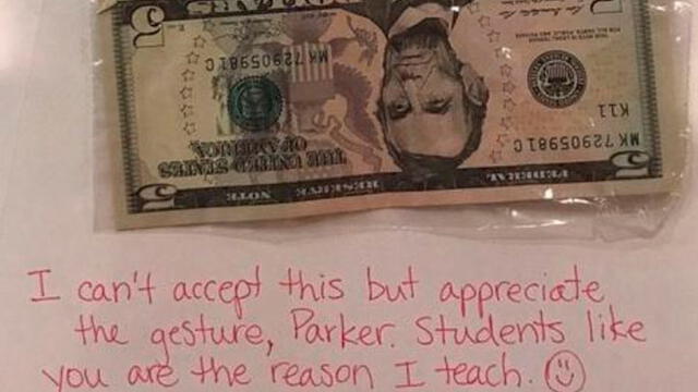 Sin embargo, la maestra optó por devolverle el dinero al niño, dándole las gracias. Foto: Jen Williams.