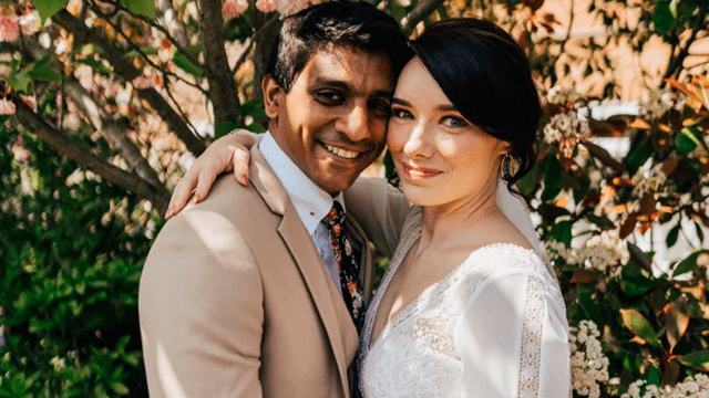 Médico y enfermera se casan en hospital donde trabajan atendiendo pacientes con COVID-19