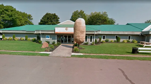 Google Maps: recorre las calles de Canadá y encuentra la patata más grande del mundo [FOTOS]