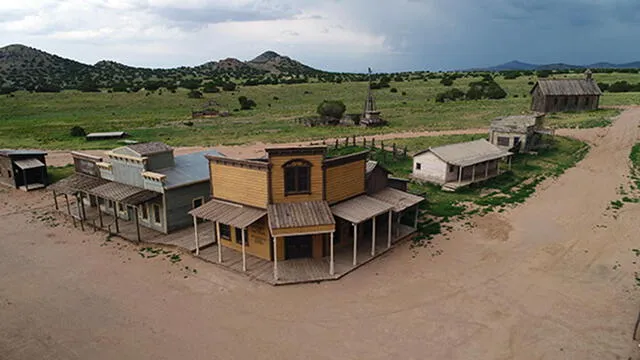En 1989, un productor italiano se ofreció a construir un estilizado pueblo del viejo oeste en el rancho: Daisy Town. Foto: Web Bonanza Creek Ranch