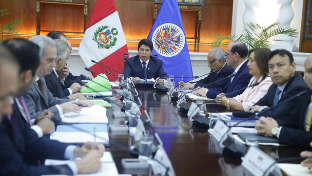 En la reunión participan ministros de Estado. Foto: presidencia