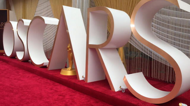 Fuerte lluvia opaca la alfombra roja de los Premios Oscar 2020. Foto: Twitter
