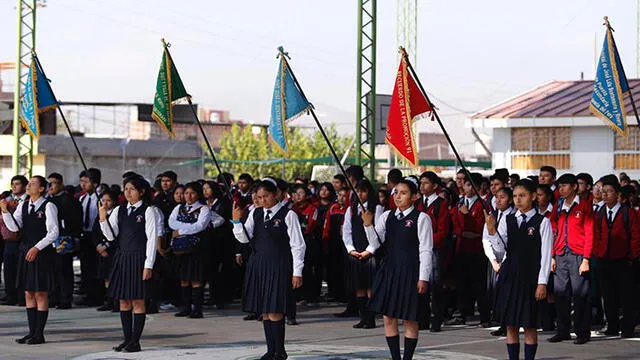 Más de 200 mil escolares de colegios estatales en Arequipa retornaron a clases [FOTOS Y VIDEO]