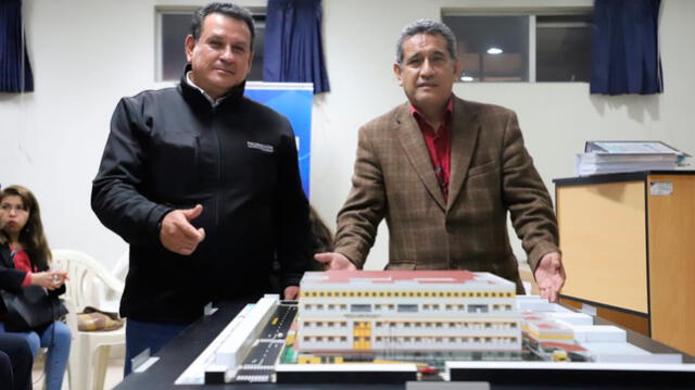 Álvaro López y Mesías Guevra presentan maqueta de nuevo hospital Simón Bolívar