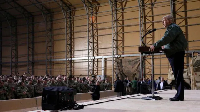 Donald y Melania Trump realizan visita sorpresa a tropas norteamericanas en Irak