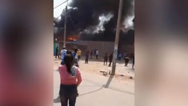 Registran incendio en fábrica de Carabayllo. Créditos: Captura Canal N.
