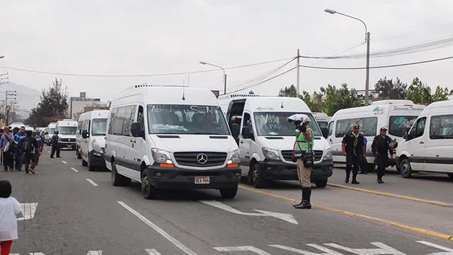 Arequipa: Transportistas de minivanes realizan marcha exigiendo formalización [FOTOS]