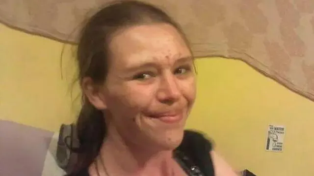 Le rompió la cabeza a su dama de honor por tener intimidad con su prometido