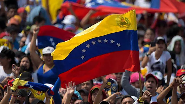 Guaidó confronta a chavismo por bloqueo de ayuda humanitaria: "Ustedes celebran la masacre de nuestra gente"