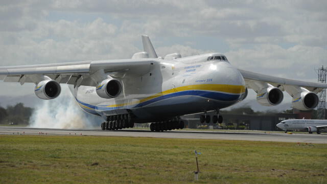 El AN-225 Mriya tiene la capacidad de carga 250 toneladas y tiene 1.300 metros cúbicos. Foto: AFP
