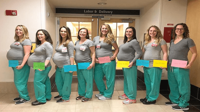 Nueve enfermeras de la sala de partos de un hospital se embarazaron al mismo tiempo [FOTOS]