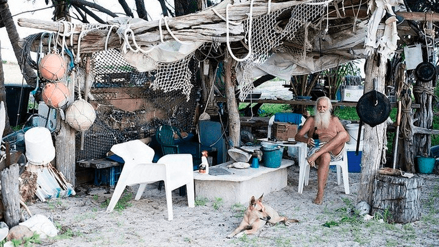 Exmillonario que vive 23 años en una isla desierta revela sus secretos de supervivencia