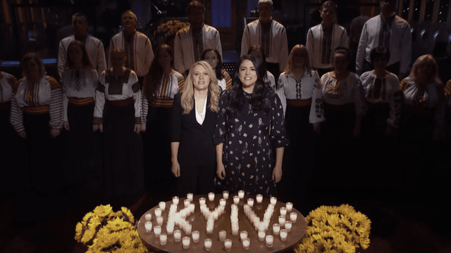 Las actrices Kate McKinnon y Cecily Strong presentaron el número