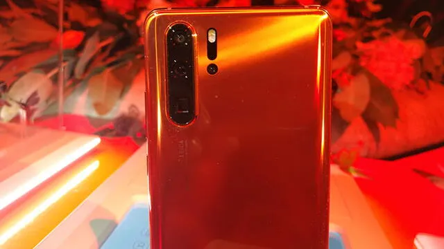 Huawei: llega a Perú el smartphone P30 Pro en su nuevo color Amber Sunrise