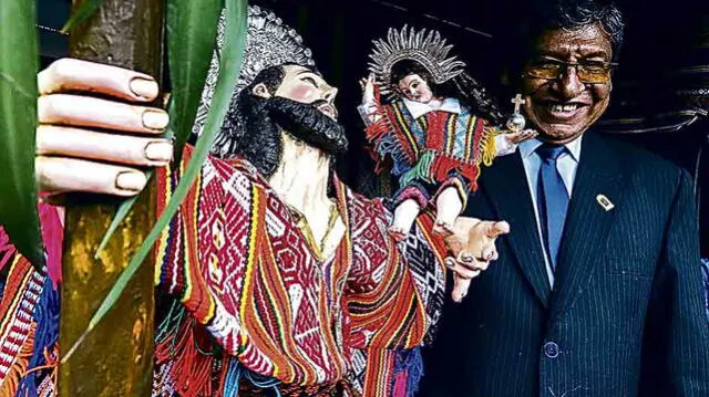 ARTE MENDIVIL. Oscar Ravelo junto a patrono San Cristobal.