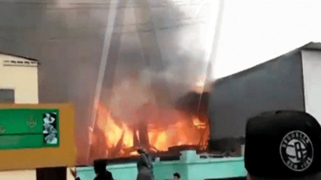 Incendio en Chorrillos causa daños en seis viviendas [VIDEO]