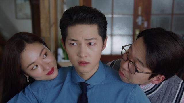 Hong Cha Young y Joo Sung convencen a Vincenzo en el ep 8 del drama. Foto: captura tvN