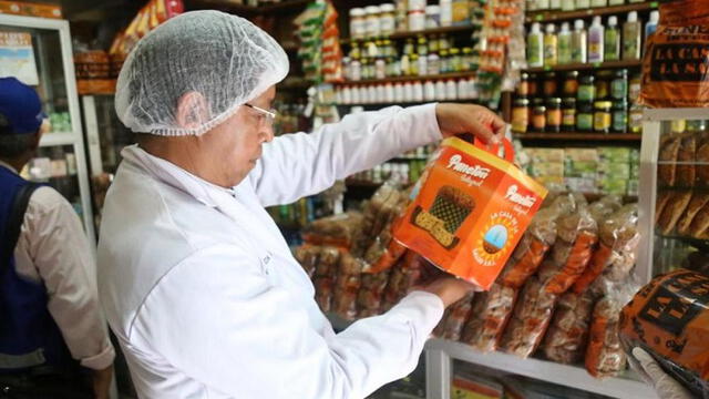 Cercado de Lima: clausuran panadería que preparaba panetones en medio de cucarachas 
