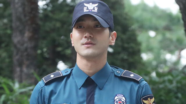 Siwon en su servicio como policía.