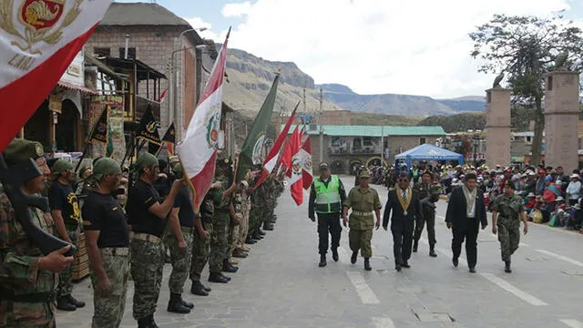 Reservistas del Ejército rinden homenaje a la Bandera y recuerdan conflicto en Ecuador [FOTOS]