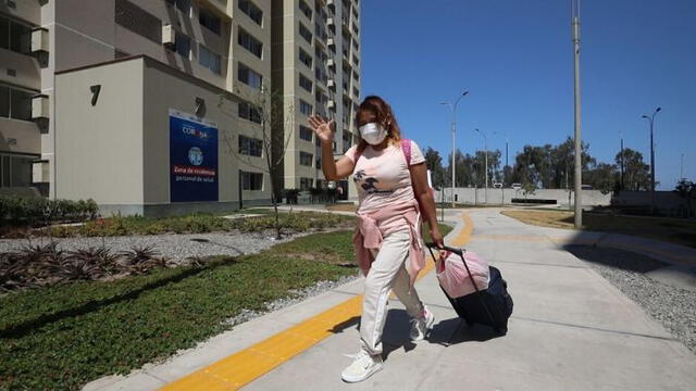 Personal médico regresa a casa después de servir un mes en Villa Panamericana