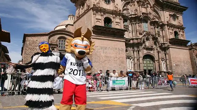 Fiebre del Mundial Rusia 2018: Mascota Zabivaka en fiestas del Cusco [FOTOS Y VIDEO]