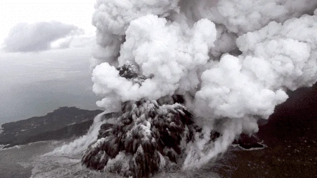 Indonesia eleva alerta de nuevo tsunami ante erupciones incesantes del Anak Krakatoa