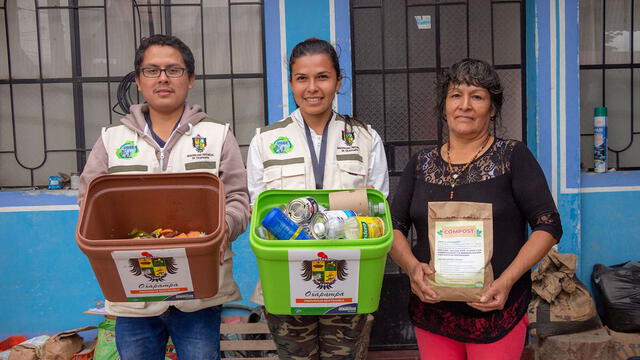 Manejo de residuos sólidos: funcionarios y población en general participan del programa para segregar desechos
