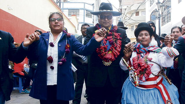 MAS ALLA DE LO FORMAL. Agustín Luque y su esposa Olinda Pacheco son sindicados de digitar las obras de acuerdo a sus intereses.