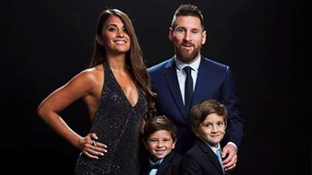 Antonela Roccuzzo y Lionel Messi  junto a sus hijos Thiago y Mateo
