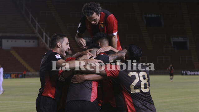 Celebración del primer gol rojinegro. Foto: Zintia Fernández/LR