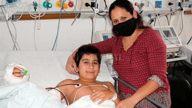 Argentina: niño se cortó la mano de un hachazo y médicos lograron reimplantársela