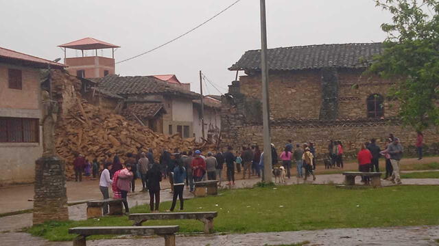 Viviendas colapsadas tras el terremoto de 7.5. Foto: La República