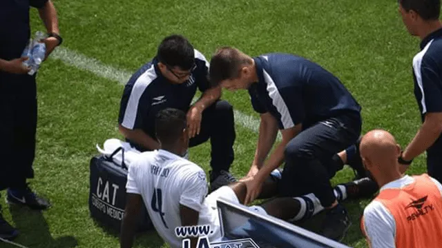 Miguel Araujo sufrió dura lesión a la rodilla en Argentina [VIDEO]