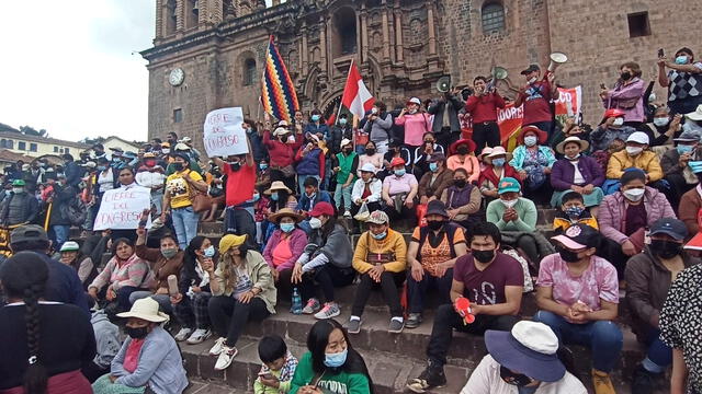 Gremios en Cusco marcharon para exigir cierre del Congreso y cambio de Constitución