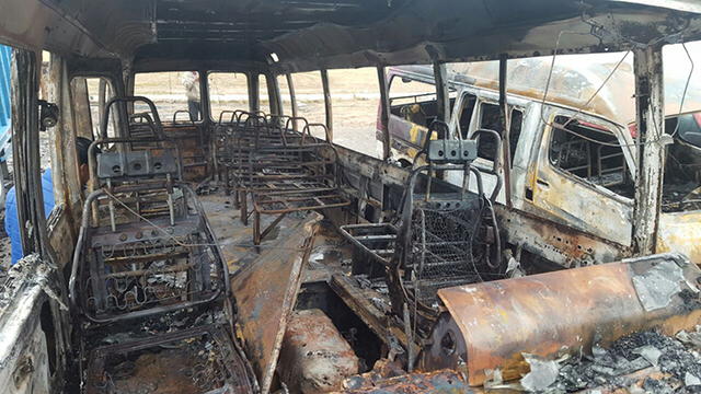 Tacna: Incendio consumió tres vehículos [VIDEO]