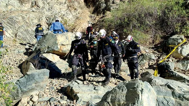 Muertes. Policía rescató los últimos 7 cuerpos. Pobladores indican que habrían más cadáveres. Foto: La República